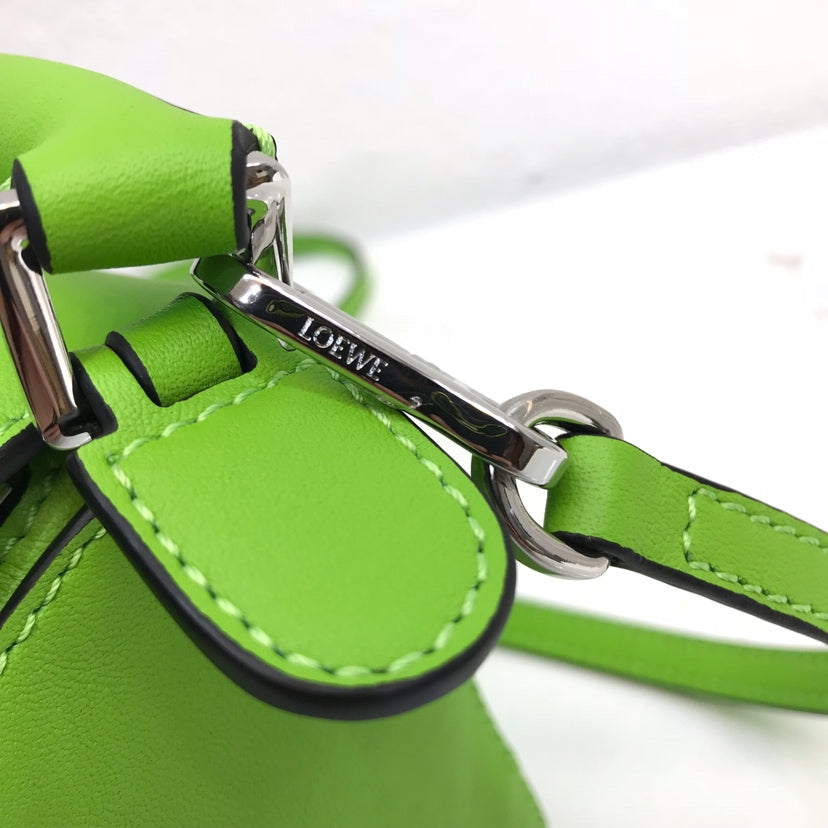 LOE MINI 18 PUZZLE BAG IN EMERALD GREEN CALFSKIN mysite