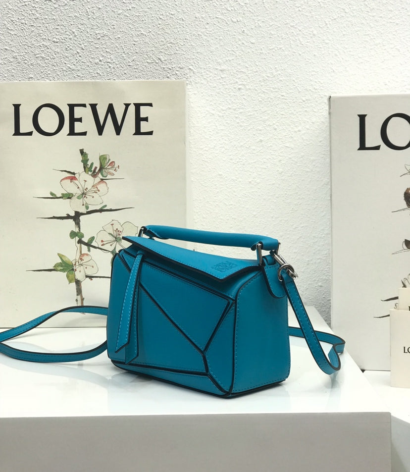 LOE MINI 18 PUZZLE BAG IN BLUE GREEN CALFSKIN mysite