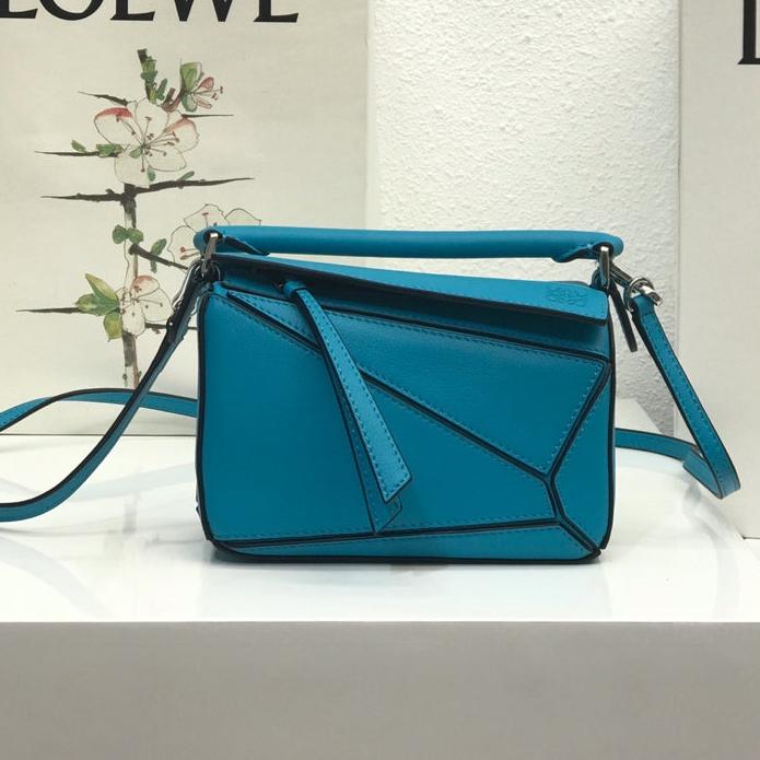 LOE MINI 18 PUZZLE BAG IN BLUE GREEN CALFSKIN mysite