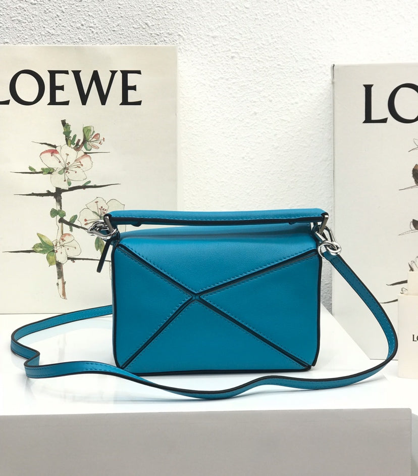 LOE MINI 18 PUZZLE BAG IN BLUE GREEN CALFSKIN mysite