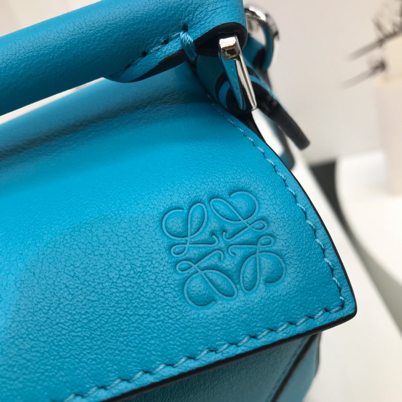 LOE MINI 18 PUZZLE BAG IN BLUE GREEN CALFSKIN mysite