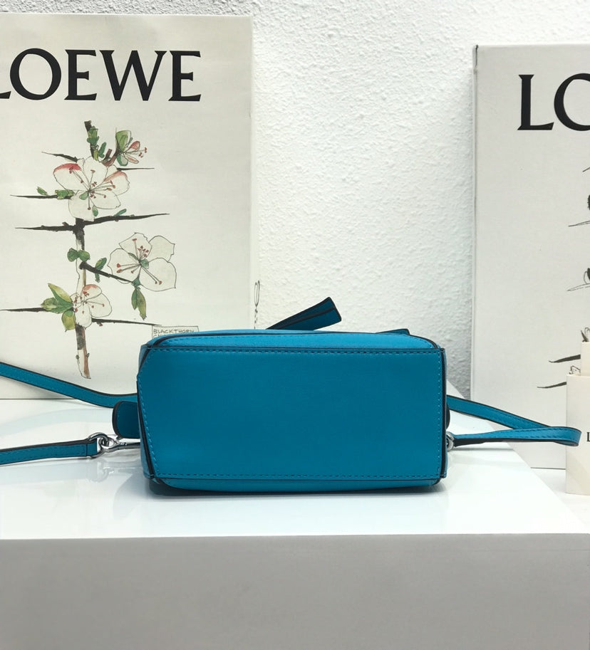 LOE MINI 18 PUZZLE BAG IN BLUE GREEN CALFSKIN mysite