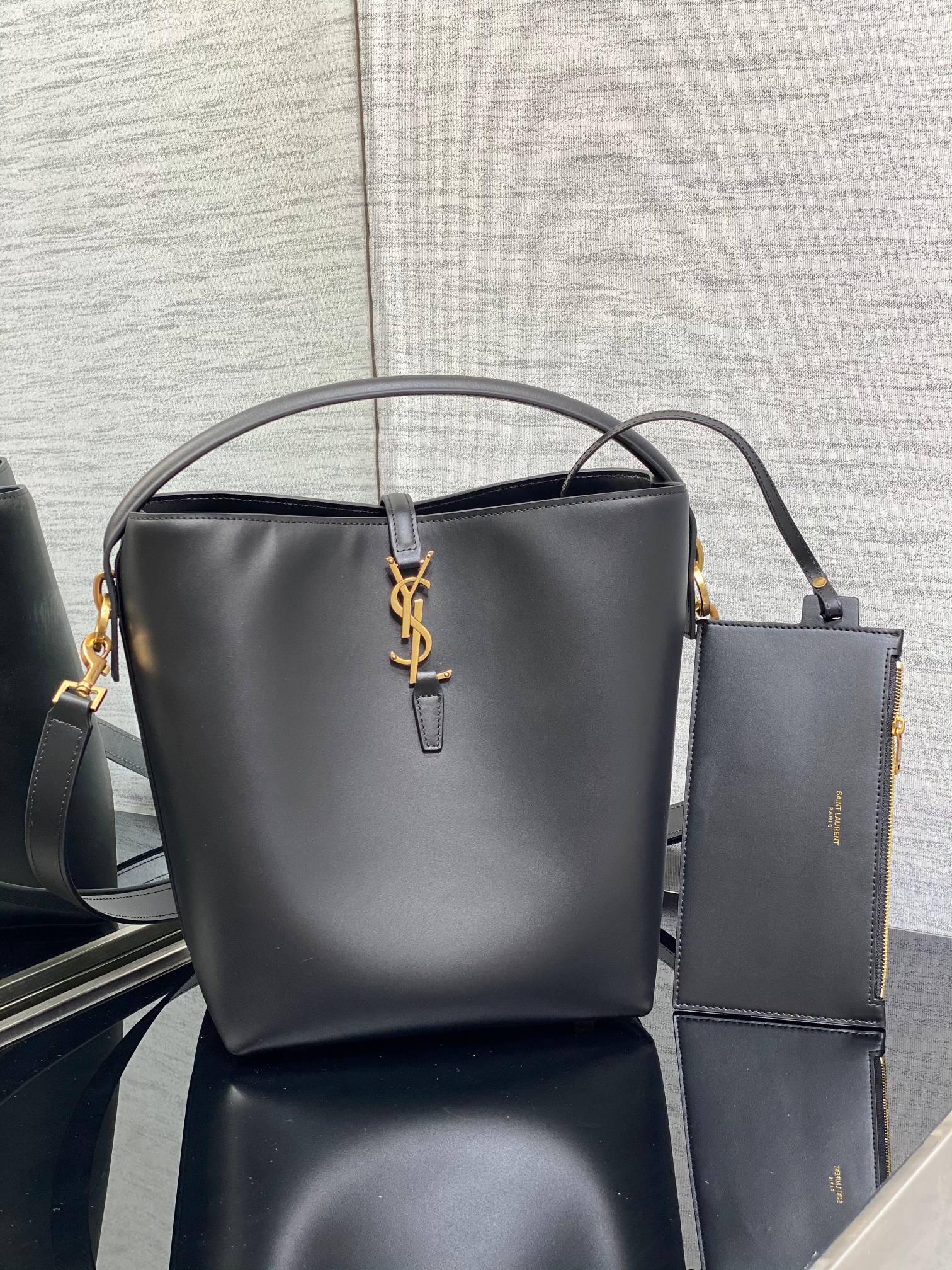 YSL Le 37 In Black Shiny Leather - 20 X 25 X 16 CM mysite
