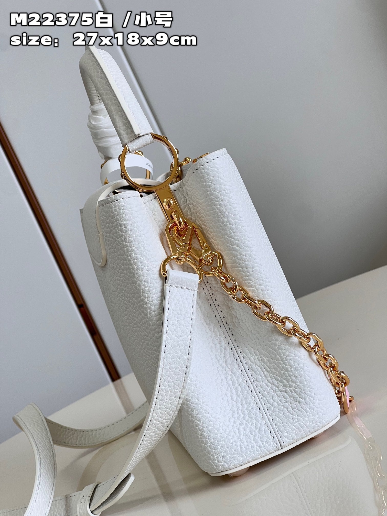 Louis Vuitton Capucines MM White Flower Strap - 31.5 x 20 x 11 cm mysite