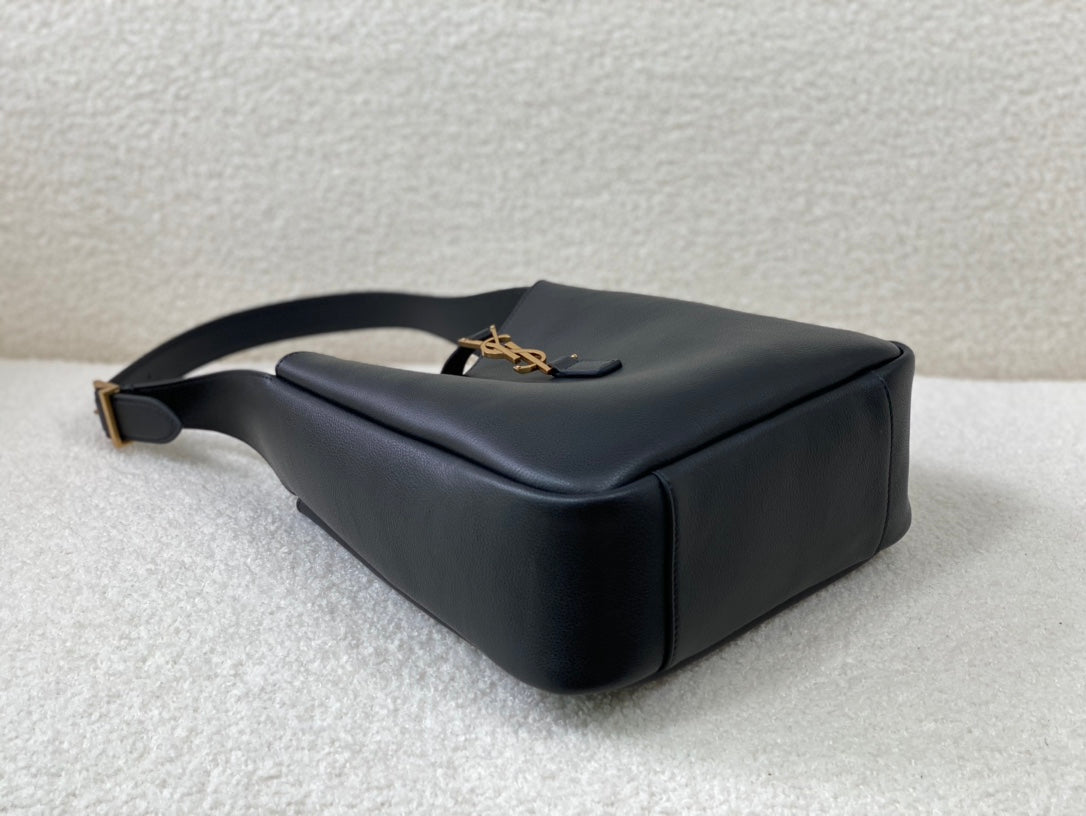 YSL Le 5 A 7 Supple Small Grained Leather Black 23 x 22 x 8.5cm mysite