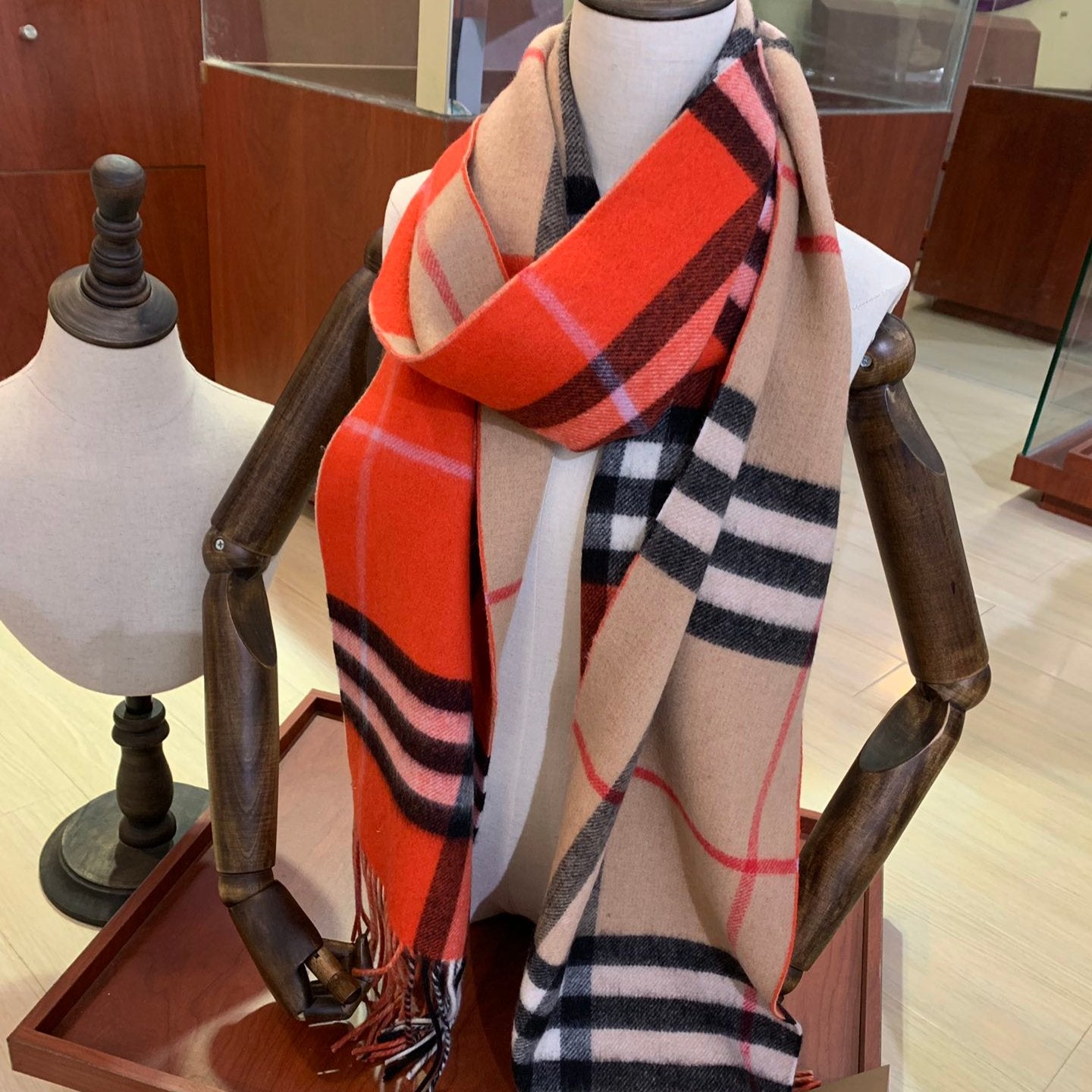 LONG SCARF 250 CM IN TIGER ORANGE AND BEIGE CASHMERE 410473 mysite