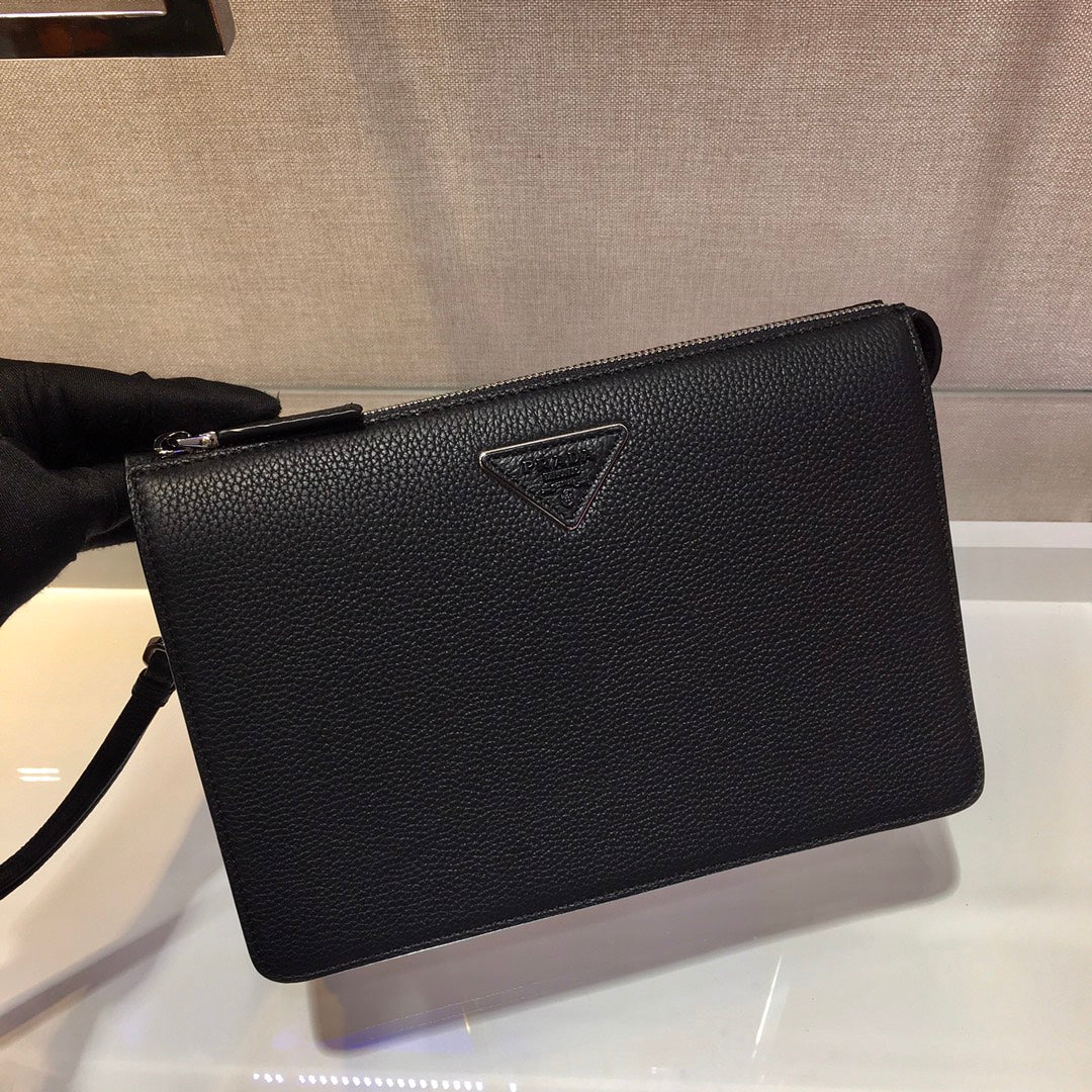 CLUTCH 26 IN BLACK GRAINED CALFSKIN TRIANGLE LOGO mysite