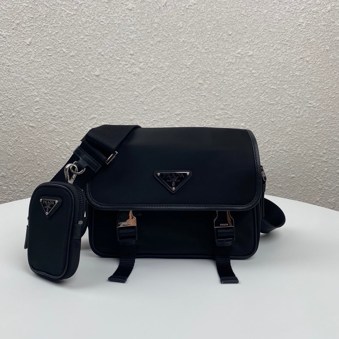 MESSENGER BAG 22 IN BLACK RE-NYLON mysite