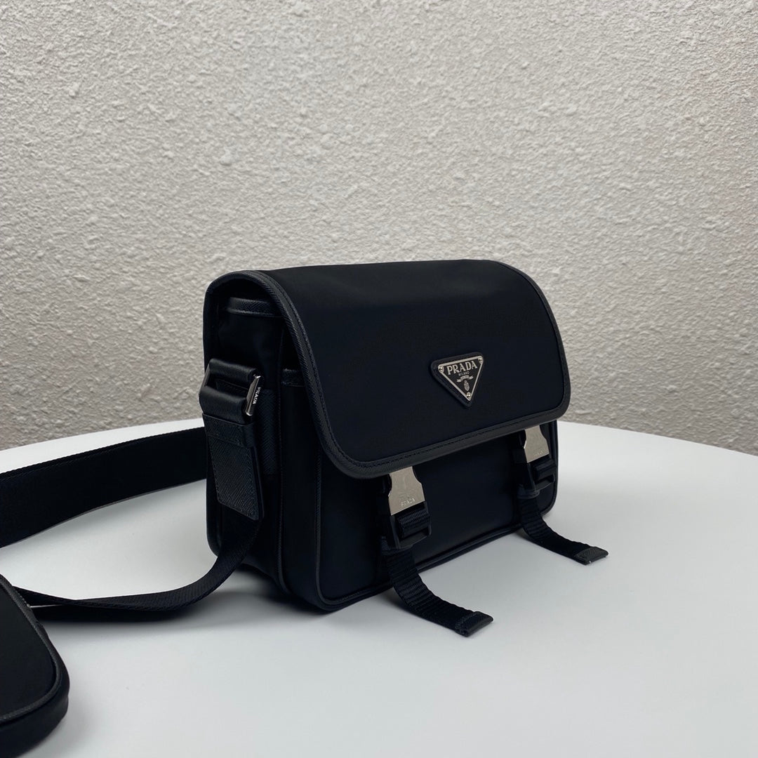 MESSENGER BAG 22 IN BLACK RE-NYLON mysite