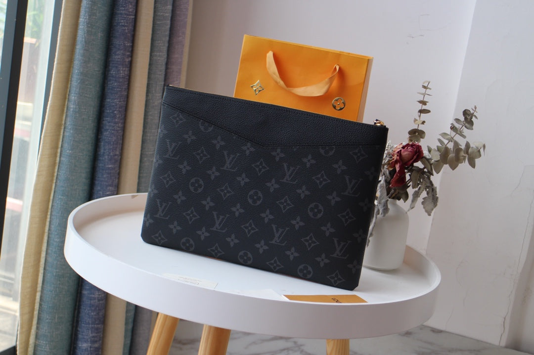 LV M62048 Daily Pouch Black Monogram Canvas & Cowhide mysite