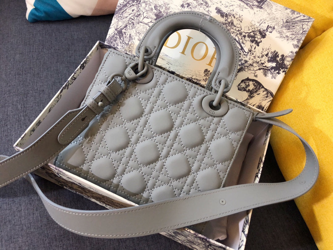 MEDIUM LADY 20 BAG IN GREY CALFSKIN mysite