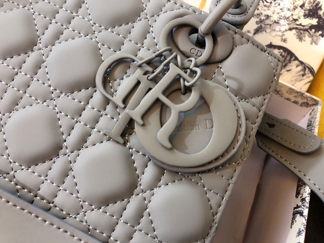 MEDIUM LADY 20 BAG IN GREY CALFSKIN mysite