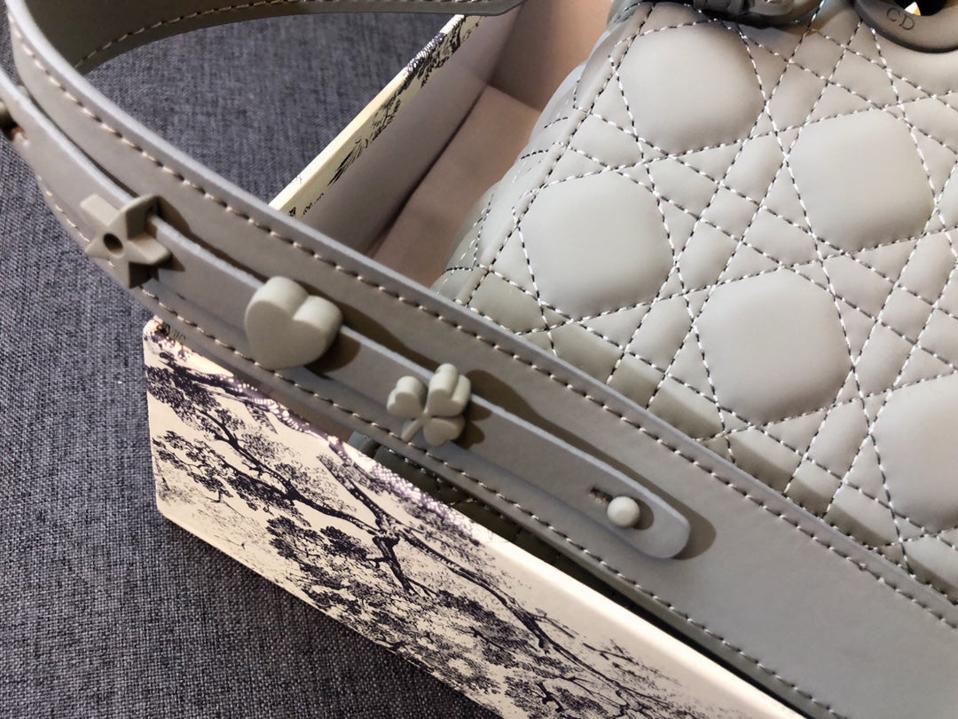 MEDIUM LADY 20 BAG IN GREY CALFSKIN mysite