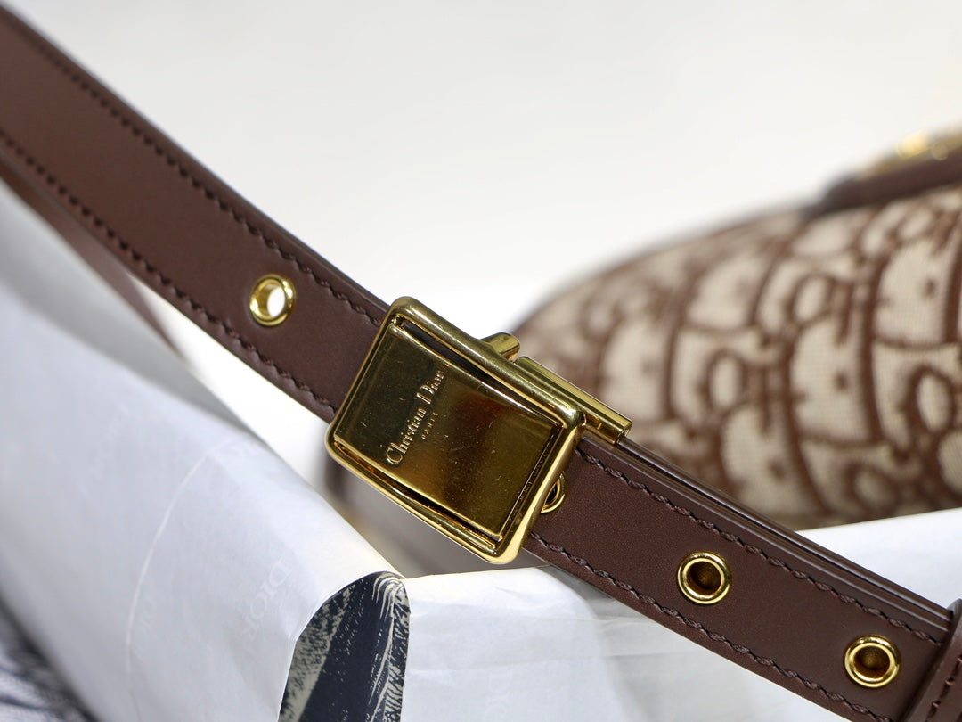 MEDIUM CD BOBBY 22CM CHOCOLATE OBLIQUE CANVAS GOLD HARDWARE mysite