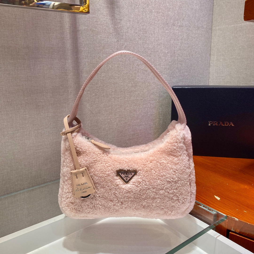 HOBO BAG 23 IN LIGHT PINK SHEARLING mysite