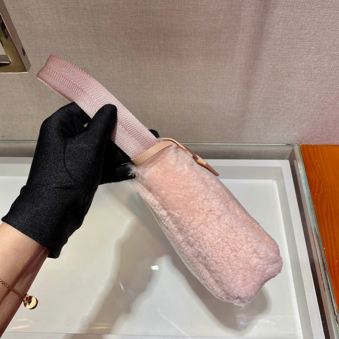 HOBO BAG 23 IN LIGHT PINK SHEARLING mysite