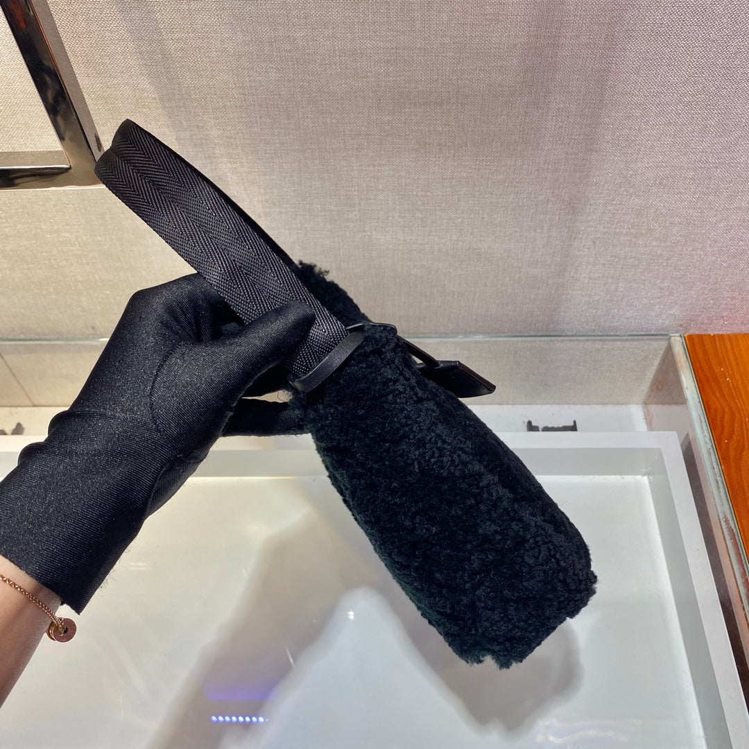 HOBO BAG 23 IN BLACK SHEARLING mysite