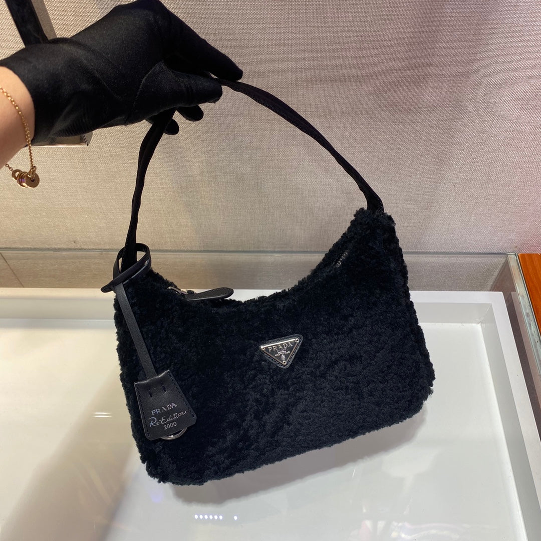 HOBO BAG 23 IN BLACK SHEARLING mysite