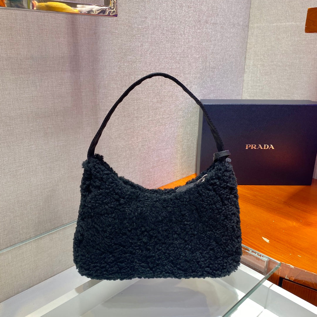 HOBO BAG 23 IN BLACK SHEARLING mysite