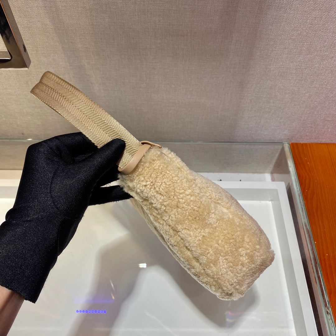 HOBO BAG 23 IN BEIGE SHEARLING mysite