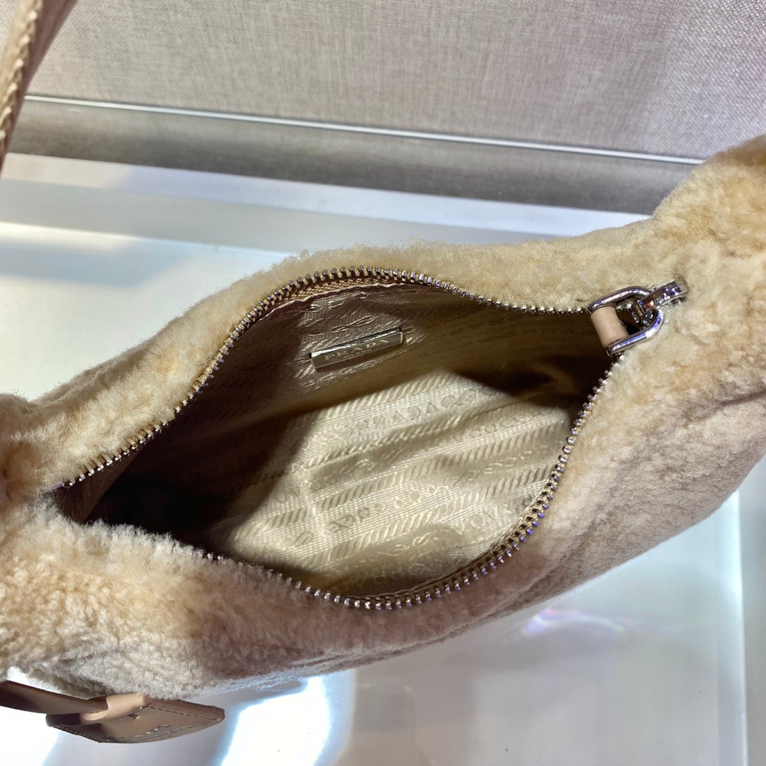 HOBO BAG 23 IN BEIGE SHEARLING mysite