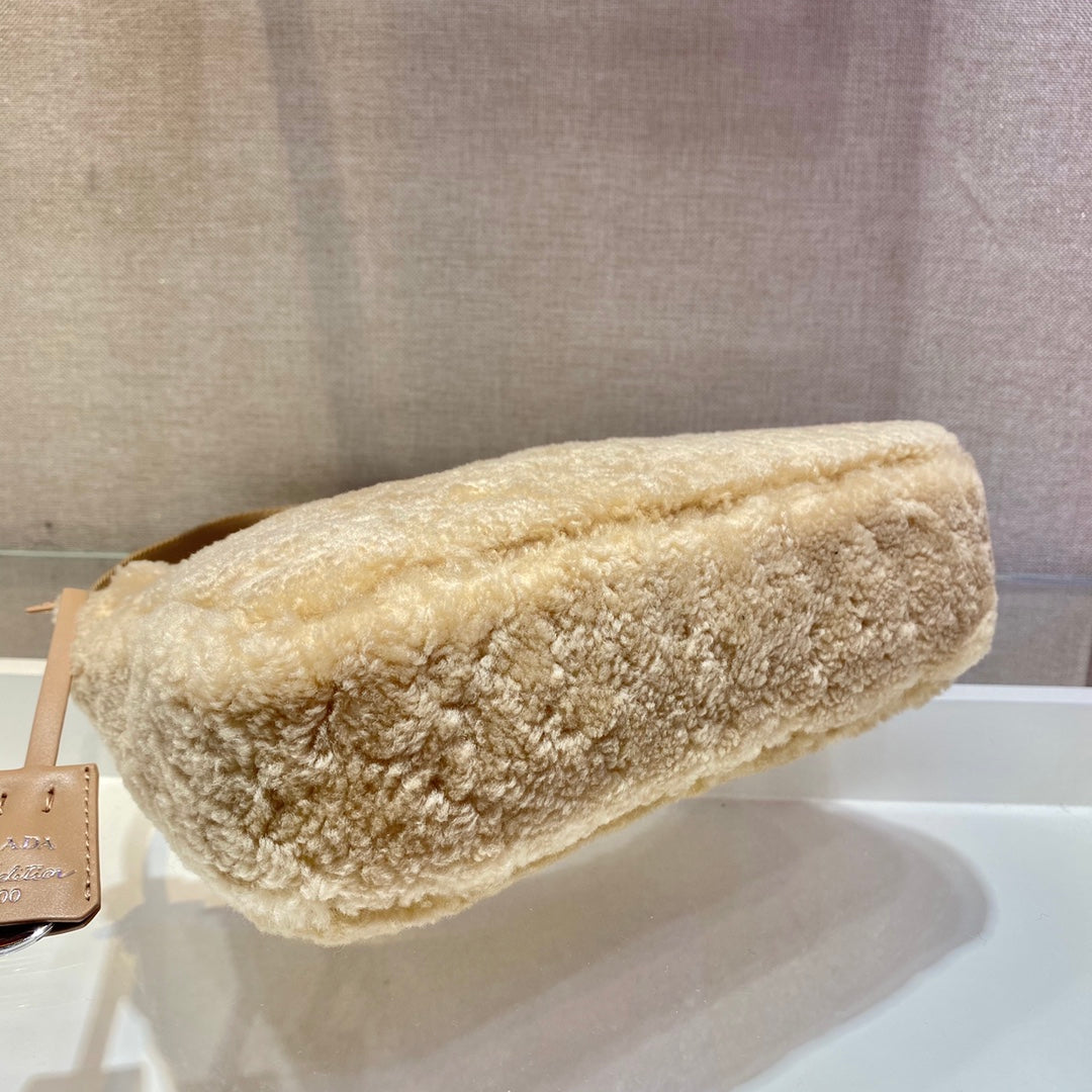 HOBO BAG 23 IN BEIGE SHEARLING mysite