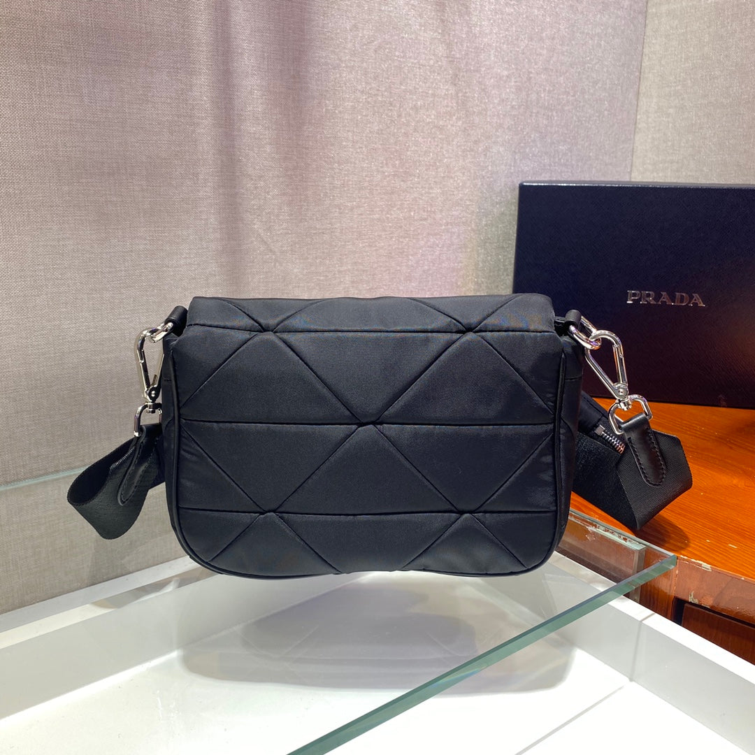 SMALL FLAP BAG 21 IN BLACK TRIANGULAR QUILTED PATTERN RE-NYLON mysite