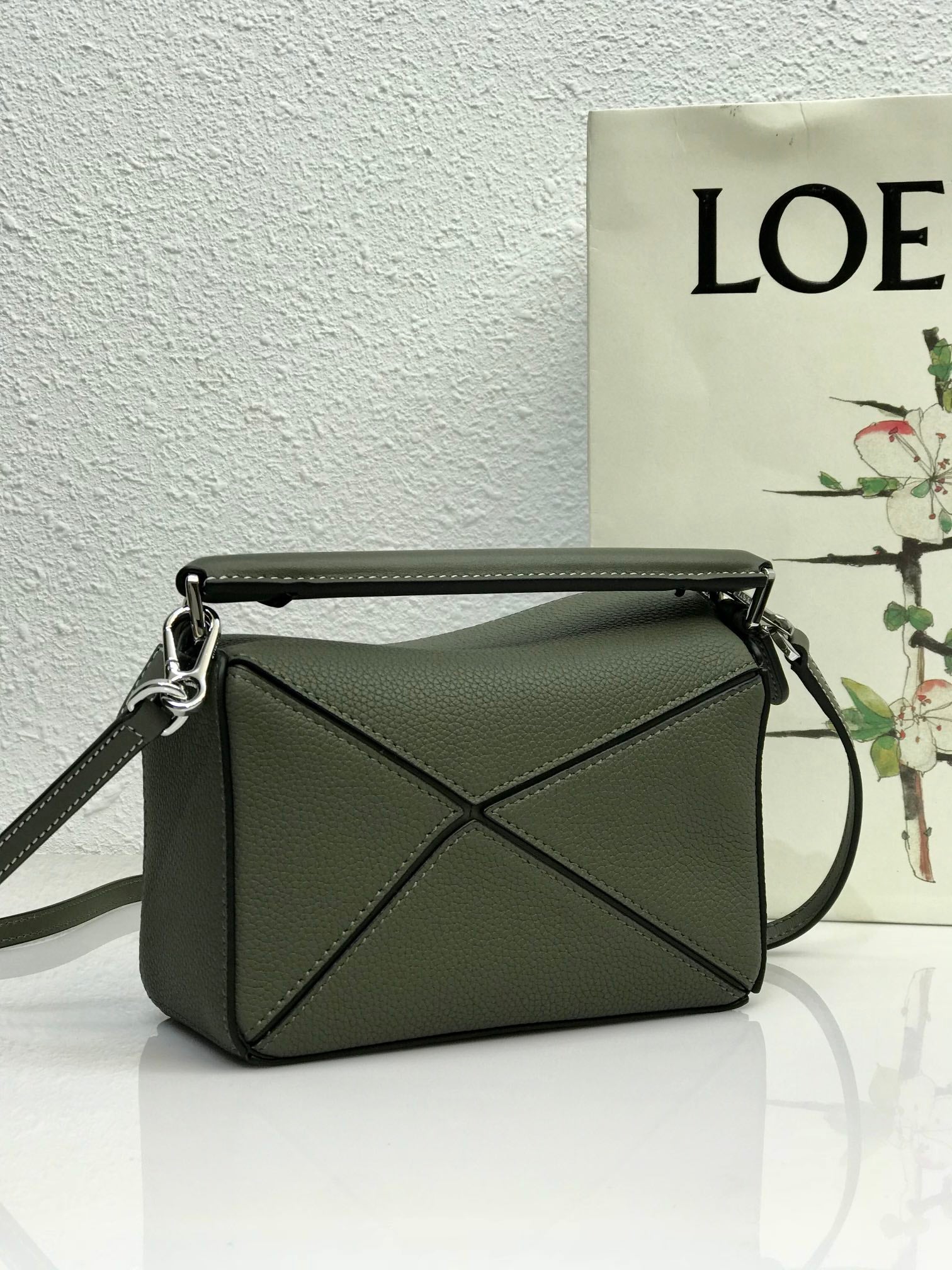 LOE MINI 18 PUZZLE BAG IN JUNIPER GREEN CALFSKIN mysite