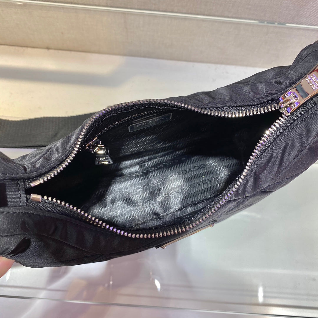 HOBO BAG 24 IN BLACK TRIANGULAR QUILTED PATTERN RE-NYLON mysite