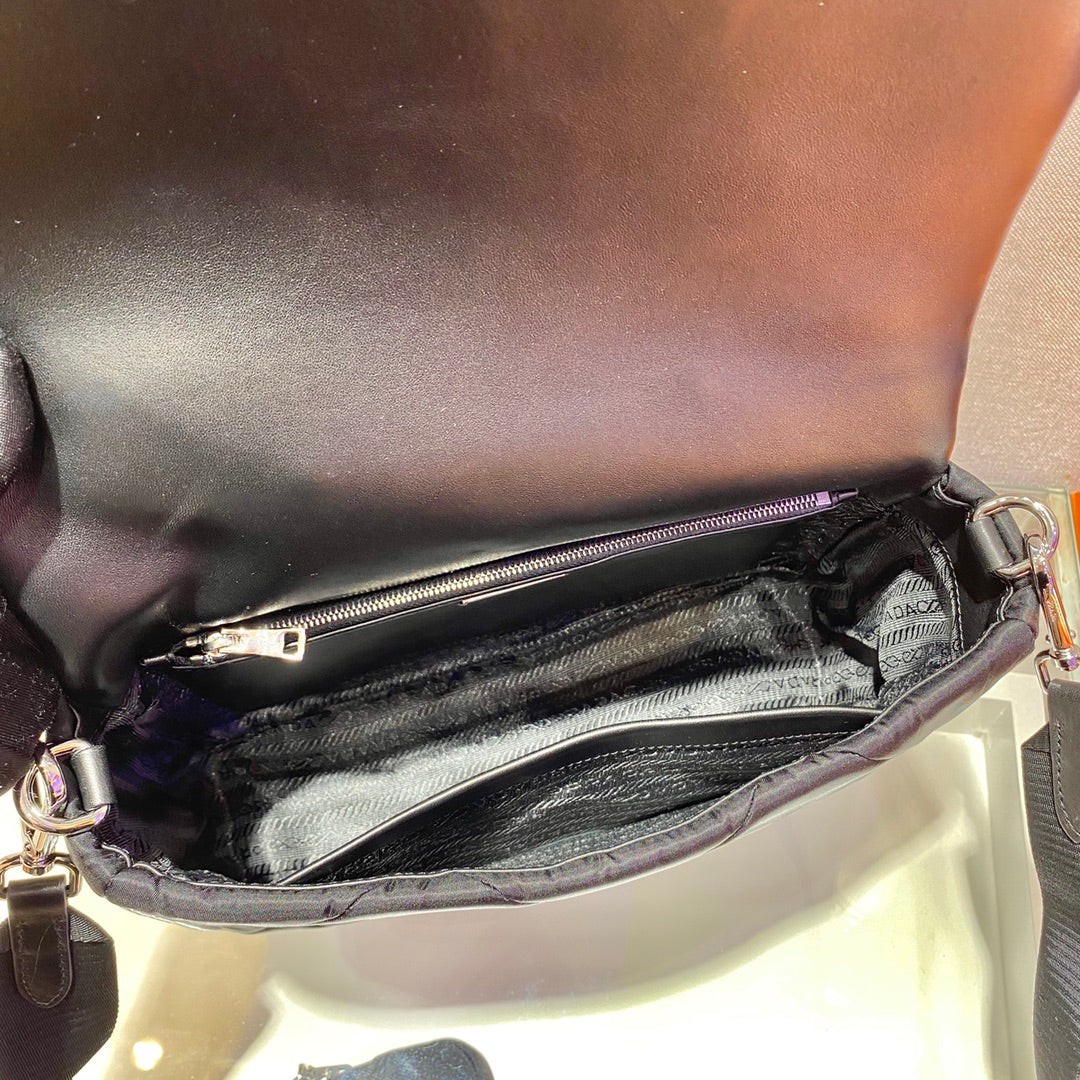 LARGE FLAP BAG 28 IN BLACK TRIANGULAR QUILTED PATTERN RE-NYLON mysite