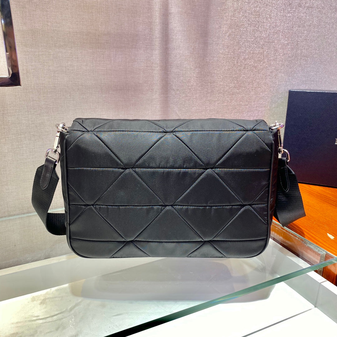 LARGE FLAP BAG 28 IN BLACK TRIANGULAR QUILTED PATTERN RE-NYLON mysite