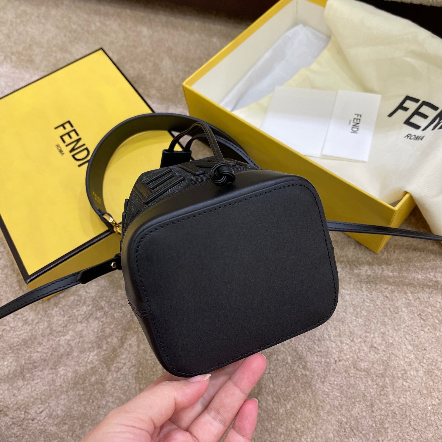 MON TRESOR 18 IN BLACK CALFSKIN AND MESH mysite