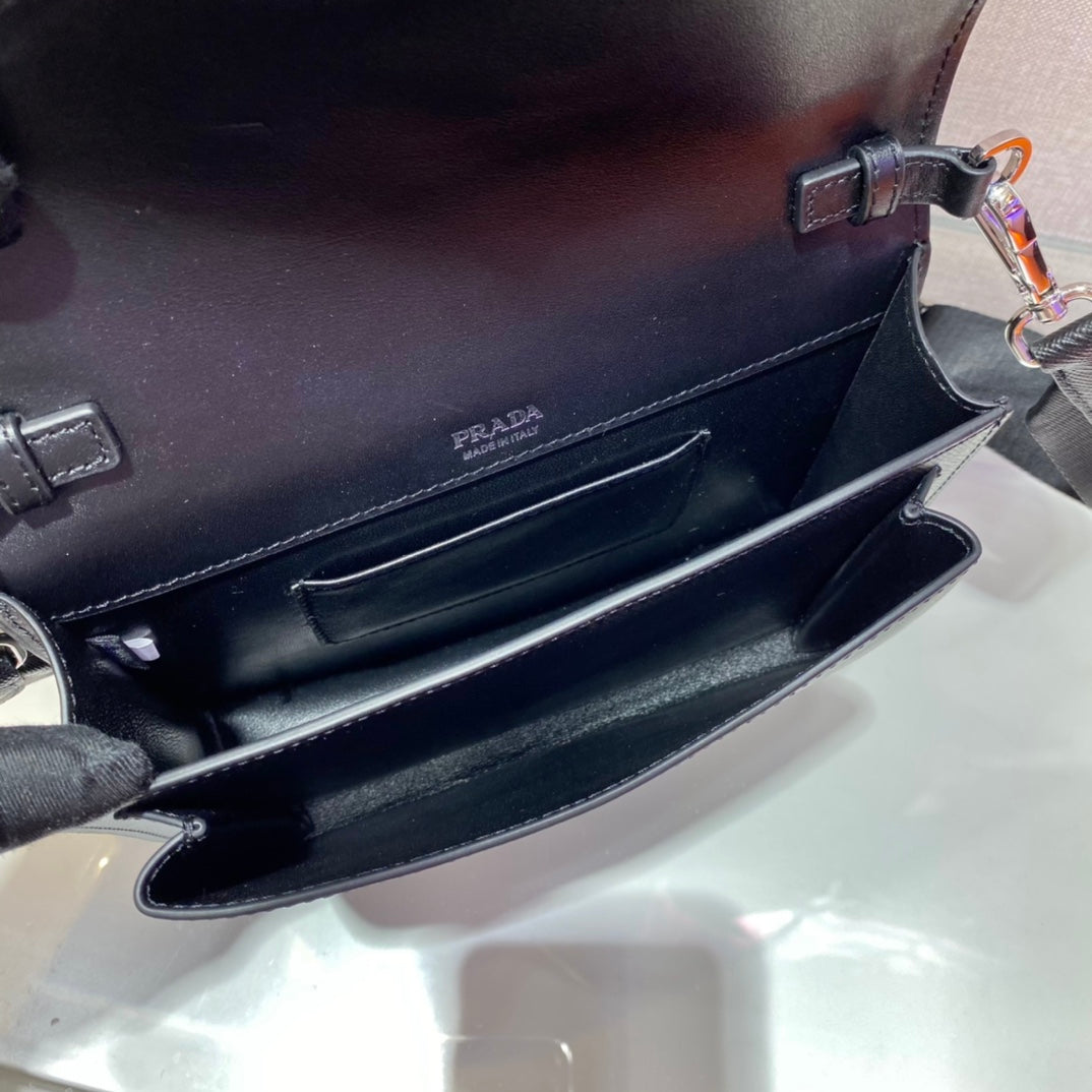 ENVELOPE FLAP BAG 20 IN BLACK SAFFIANO LEATHER mysite