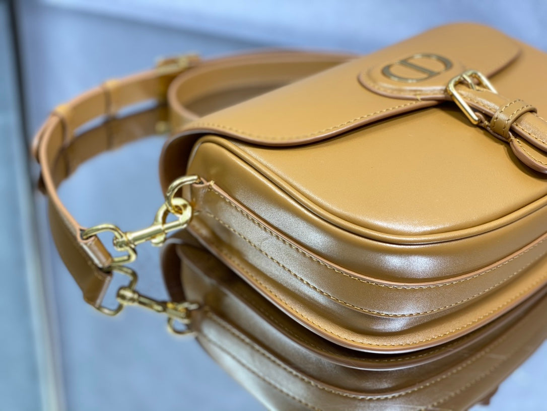 MEDIUM CD BOBBY 22CM BROWN CALFSKIN GOLD HARDWARE mysite