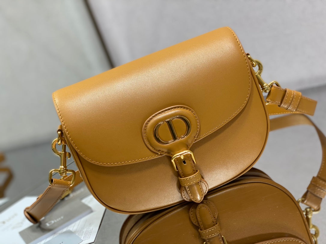 MEDIUM CD BOBBY 22CM BROWN CALFSKIN GOLD HARDWARE mysite