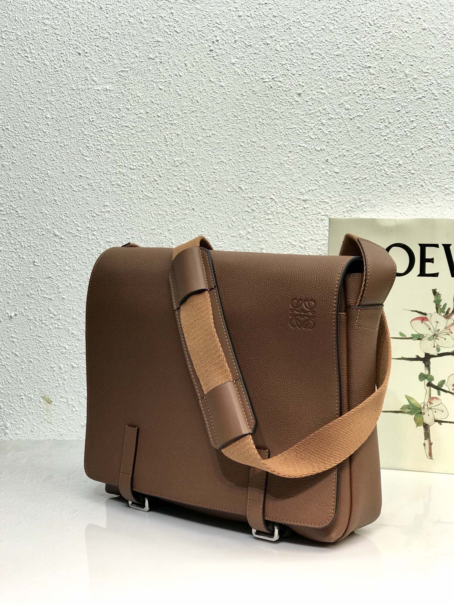 LOE 33 XS MILITARY MESSENGER BAG IN WINTER BROWN CALFSKIN AND JACQUARD mysite