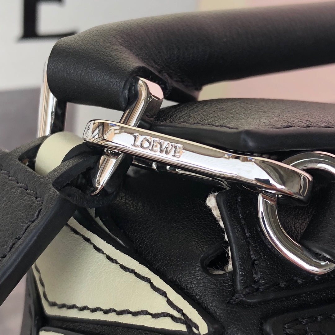 LOE MINI 18 PUZZLE BAG IN WHITE MIX BLACK CALFSKIN mysite