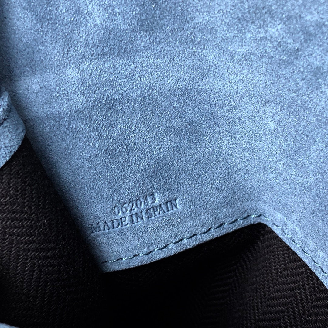 LOEWE FLAMENCO BACKPACK 31 IN NAVY BLUE CALFSKIN mysite