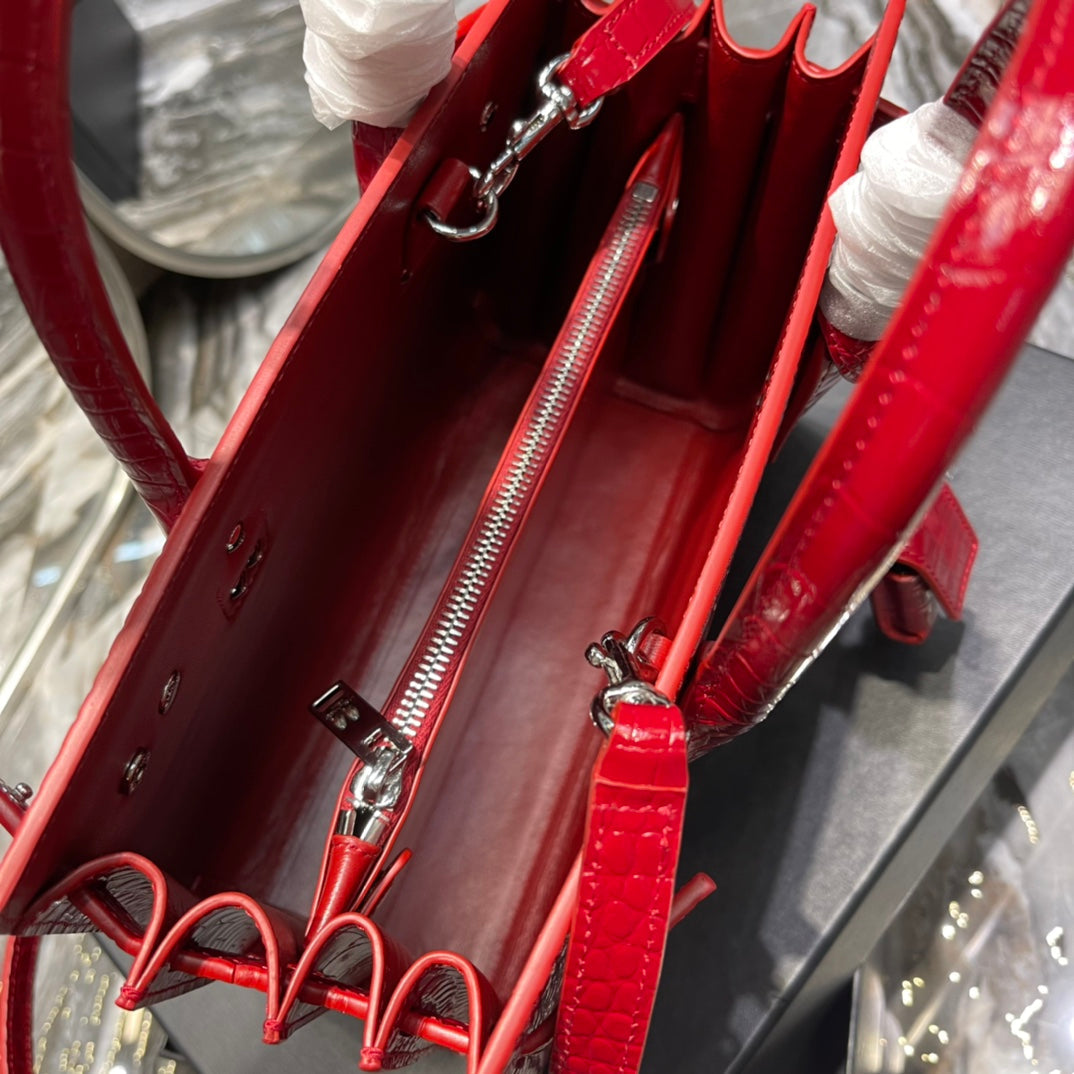 SAC DE JOUR BABY 26 RED CALFSKIN GOLD HARDWARE mysite