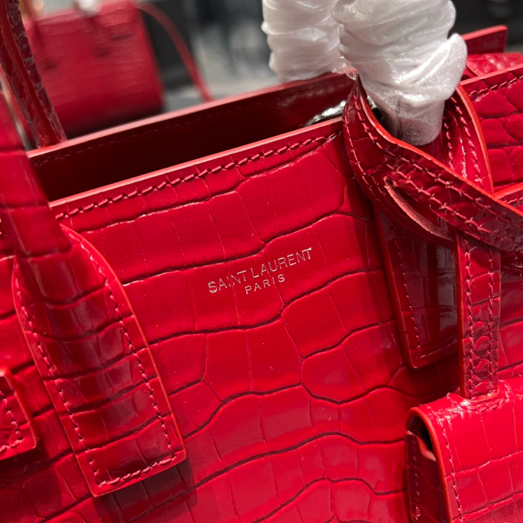 SAC DE JOUR NANO 22 RED CALFSKIN GOLD HARDWARE mysite