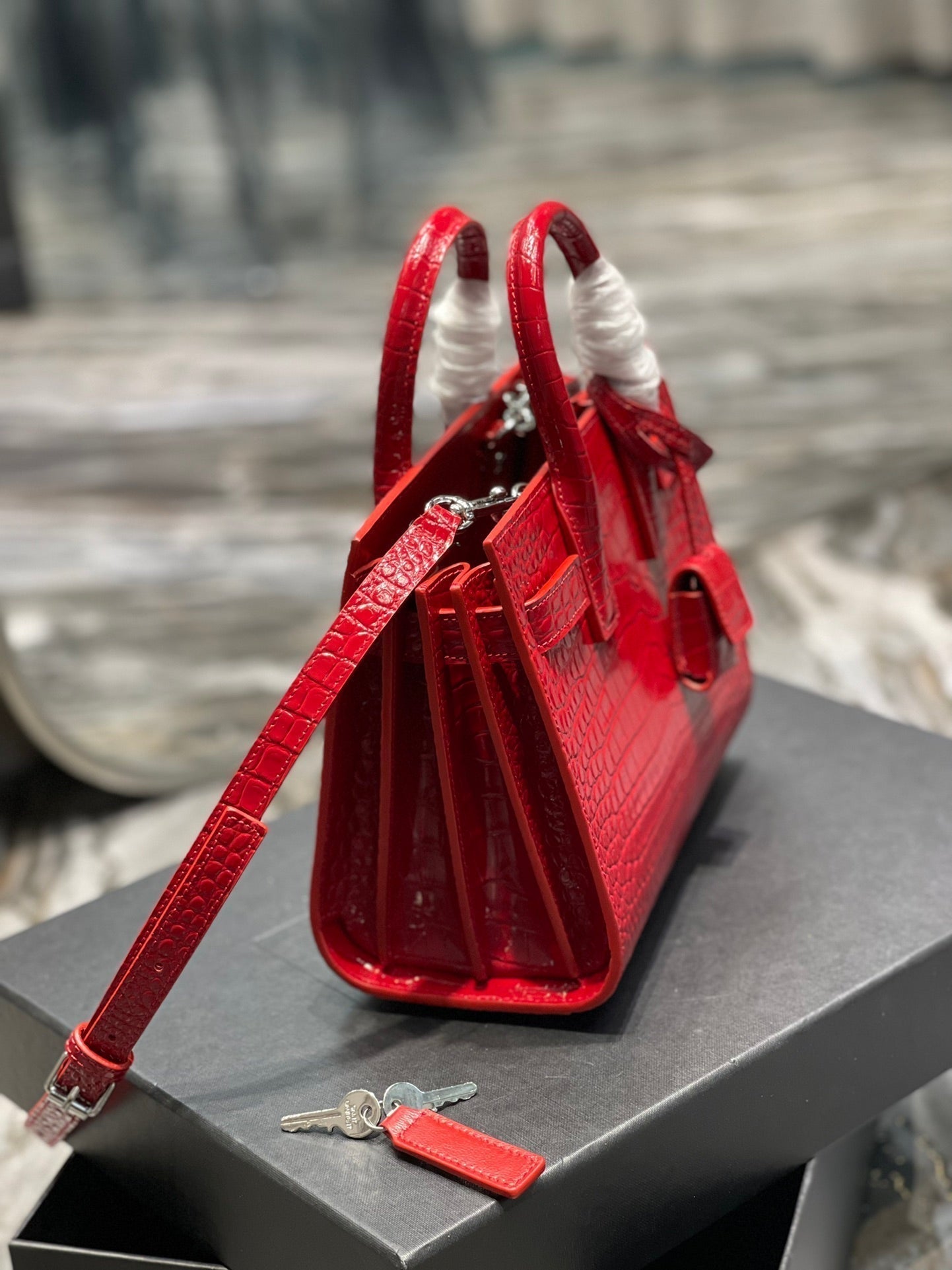 SAC DE JOUR NANO 22 RED CALFSKIN GOLD HARDWARE mysite