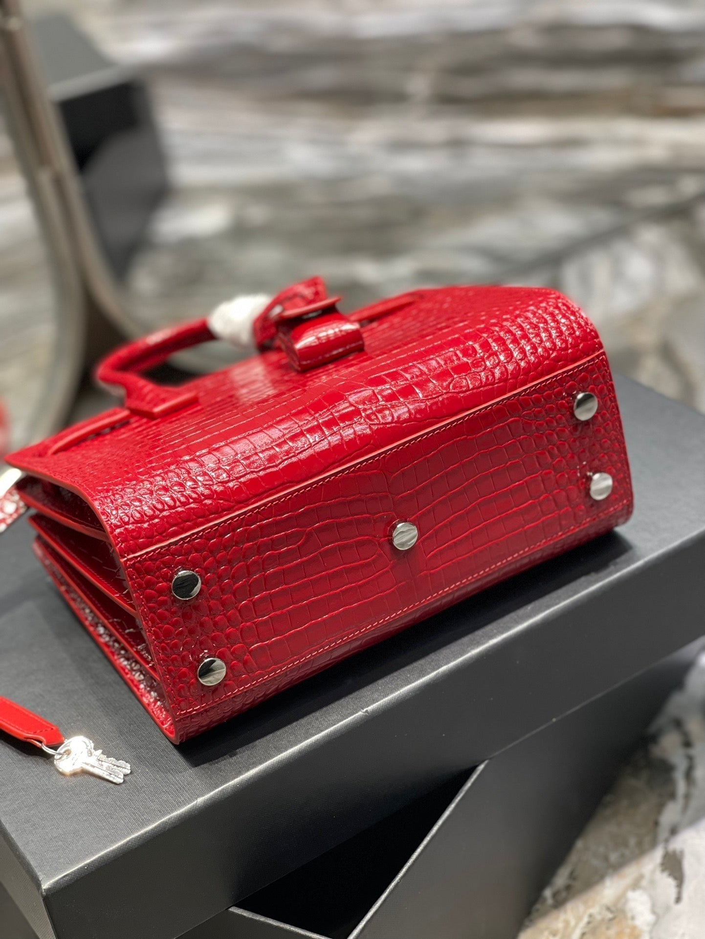 SAC DE JOUR NANO 22 RED CALFSKIN GOLD HARDWARE mysite