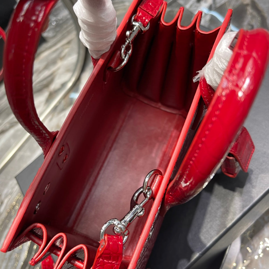 SAC DE JOUR NANO 22 RED CALFSKIN GOLD HARDWARE mysite