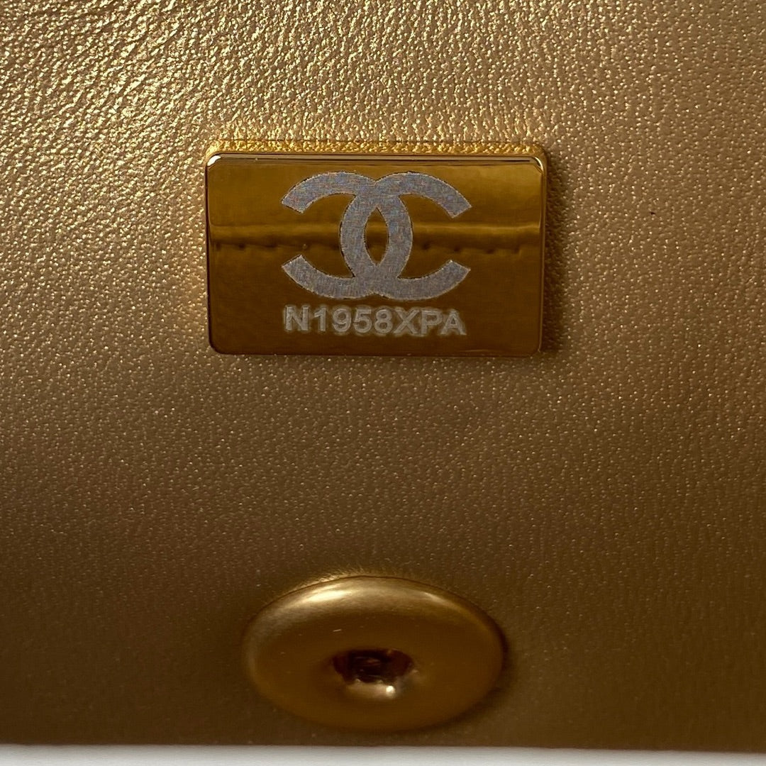 Classic Mini Flap Bag 20cm White Lambskin Gold Hardware mysite