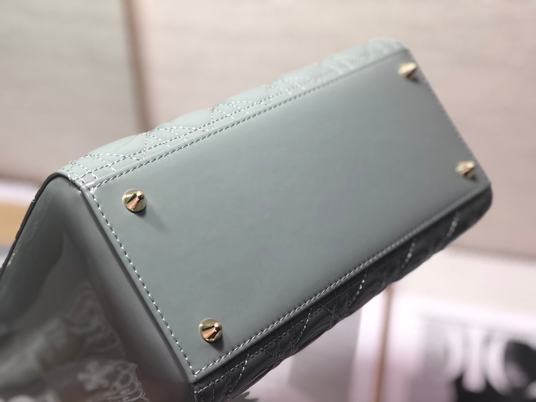 medium lady 24 grey patent calfskin mysite