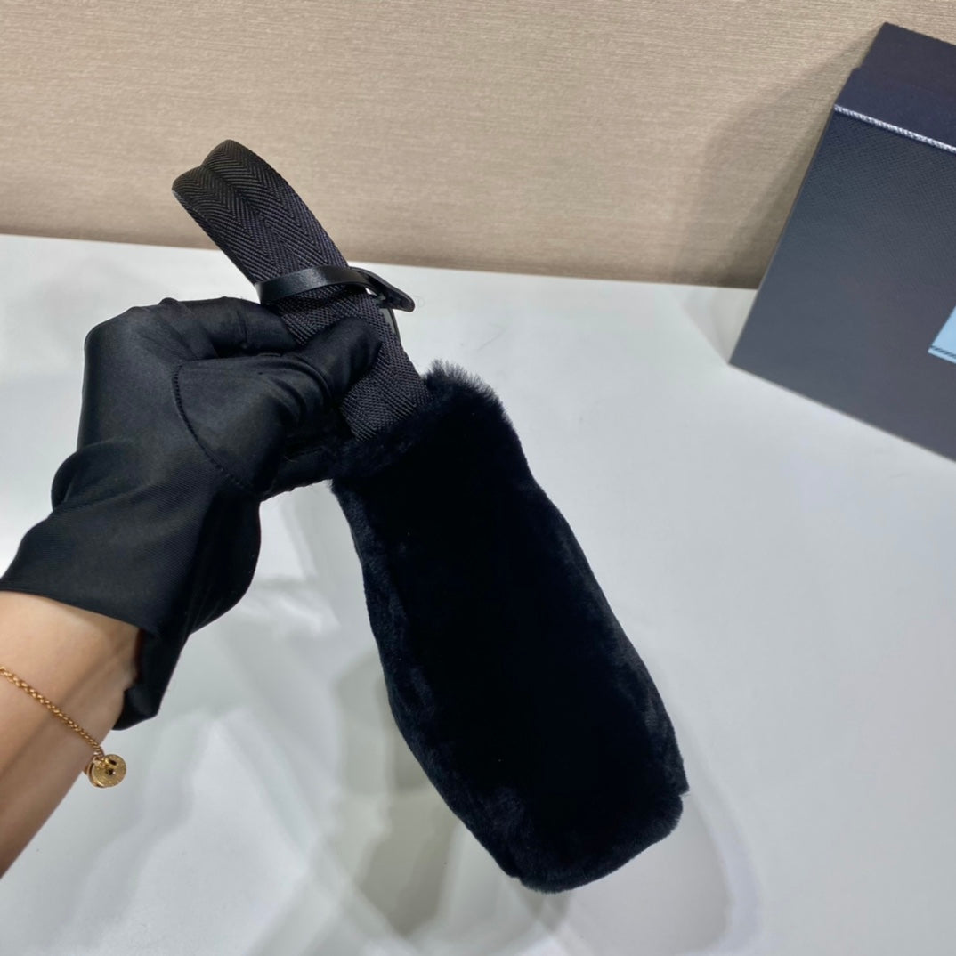 HOBO BAG 23 IN BLACK RABBIT FUR mysite