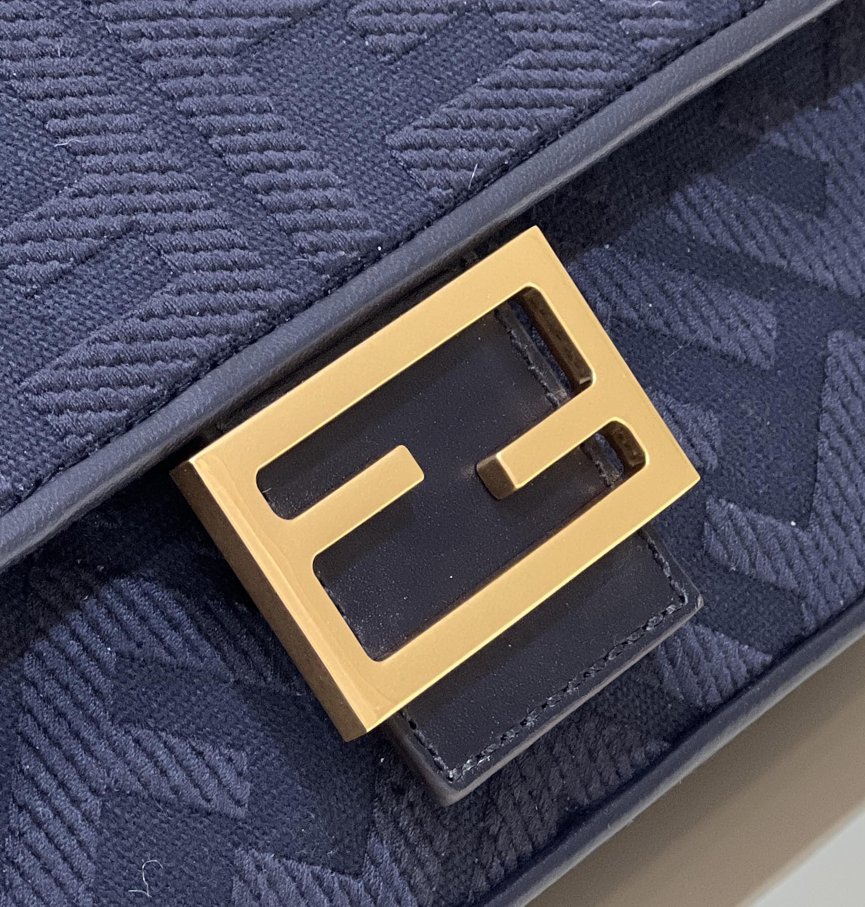 BAGUETTE WITH FF MOTIF 27 IN NAVY BLUE JACQUARD FABRIC GOLD HARDWARE mysite