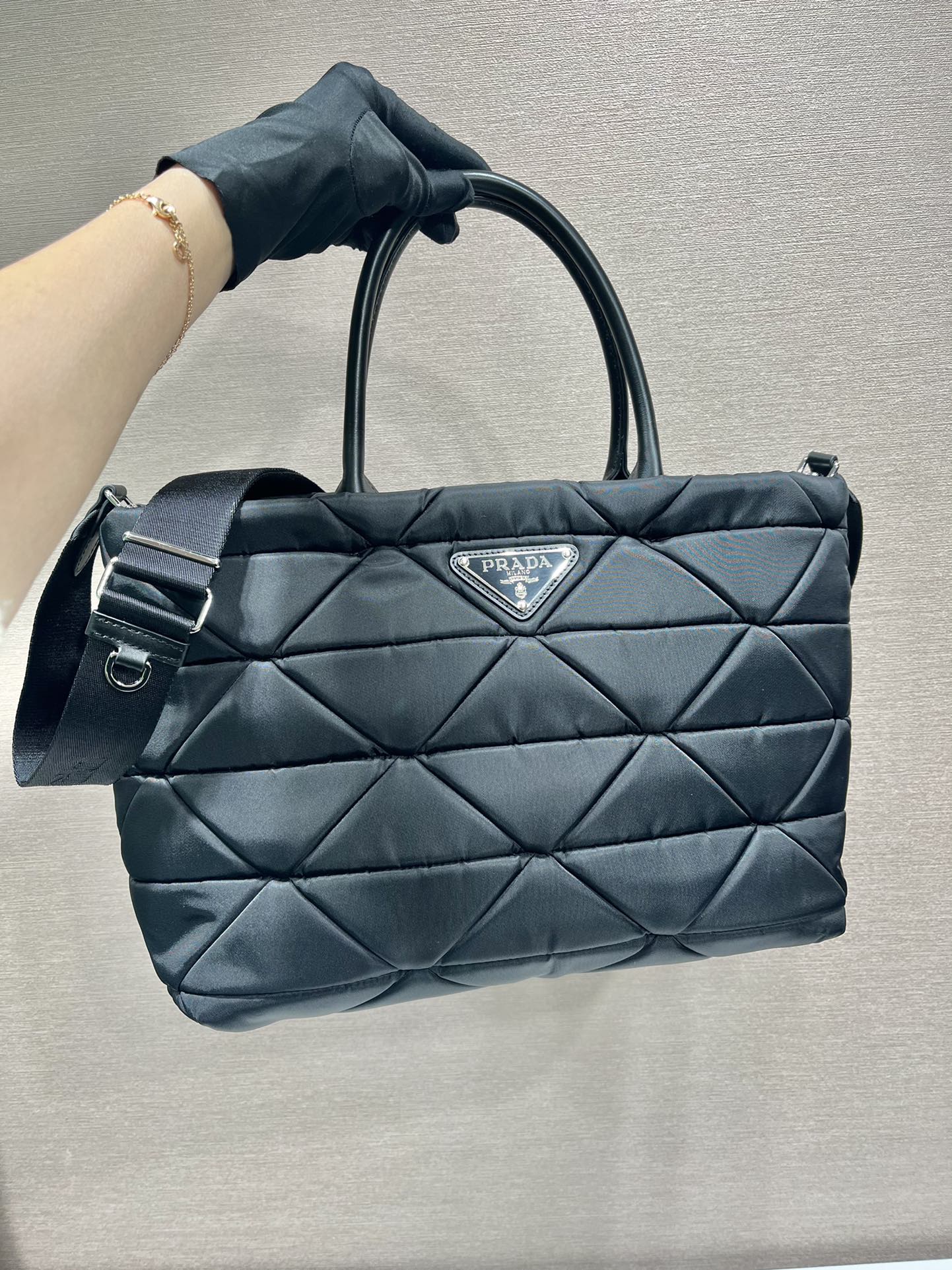 TRIANGLE PATTERN TOTE BAG 33 IN BLACK QUILTED RE-NYLON mysite