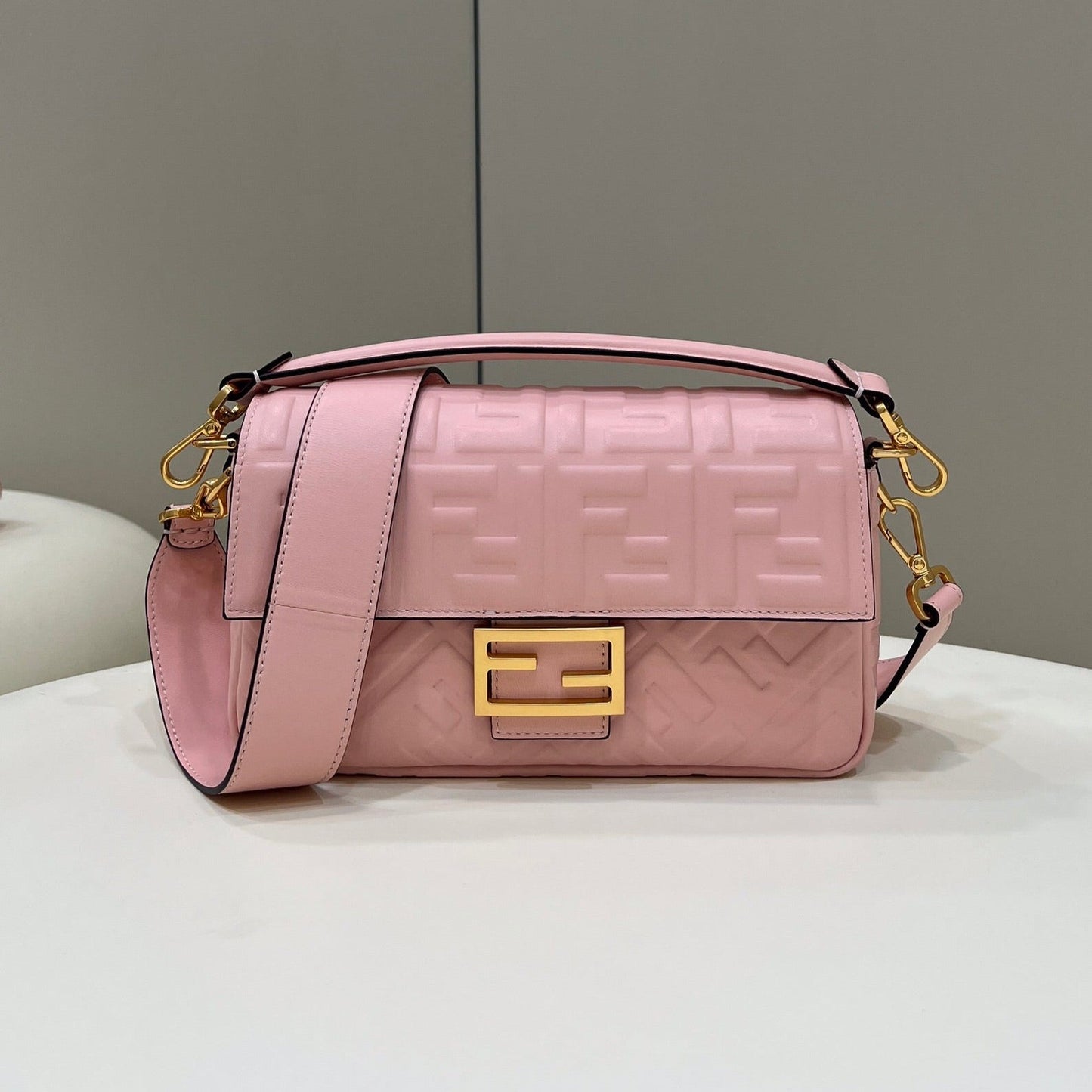 BAGUETTE WITH FF MOTIF 27 IN LIGHT PINK SOFT LAMBSKIN GOLD HARDWARE mysite