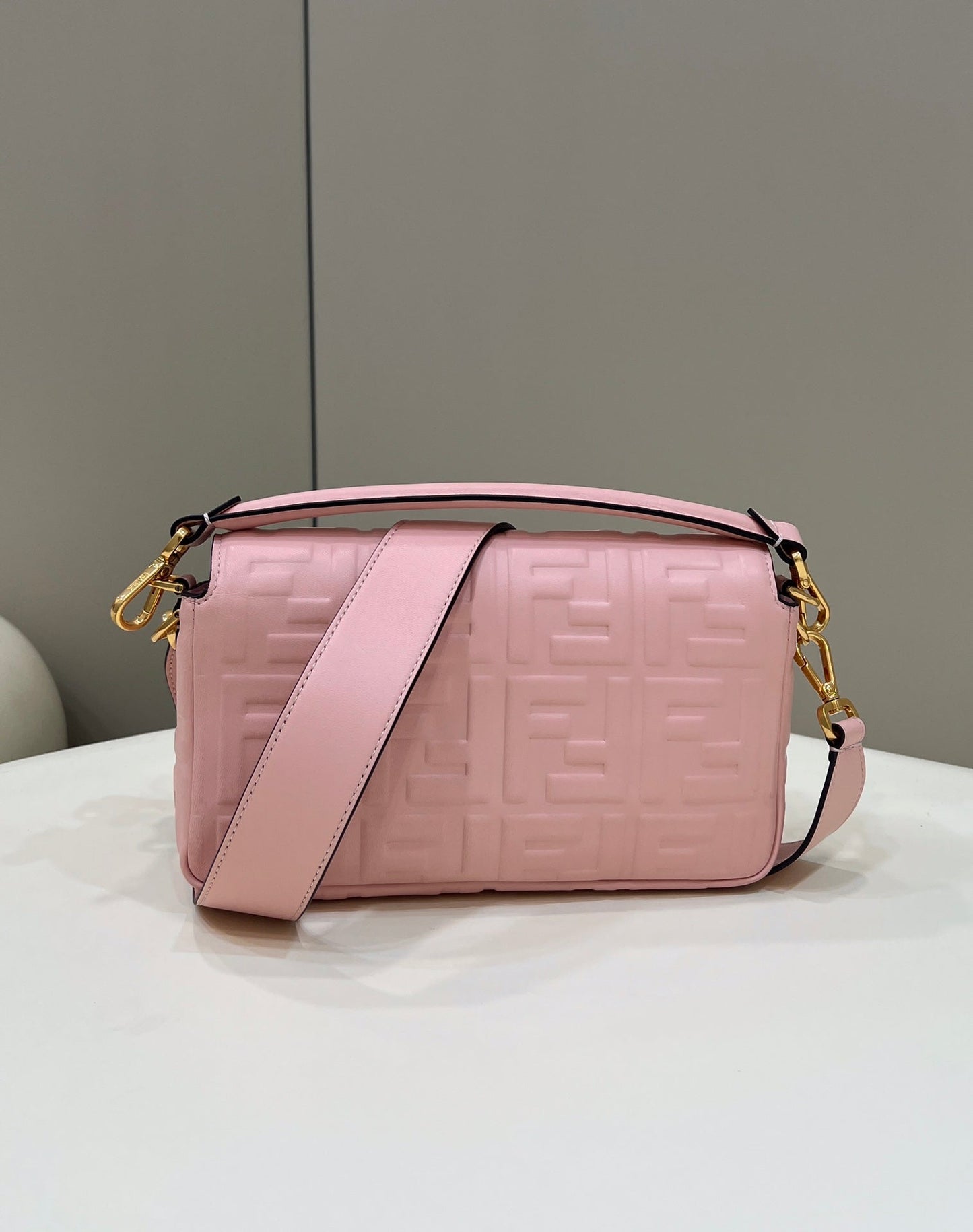 BAGUETTE WITH FF MOTIF 27 IN LIGHT PINK SOFT LAMBSKIN GOLD HARDWARE mysite